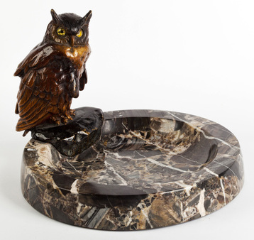 Bronze sculpture - Bowl on a business card with a bronze owl