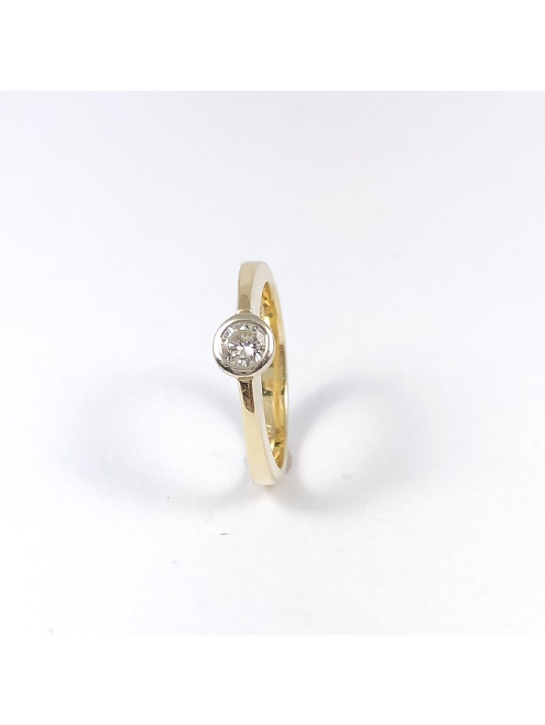Zlatý prsten se solitérním briliantem 0,25 ct