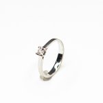 Zlatý prsten se solitérním brilianten 0,16 Ct