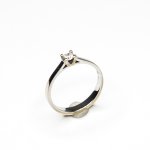 Zlatý prsten se solitérním brilianten 0,16 Ct
