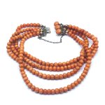 Korálový náramek s ozdobným uzávěrem