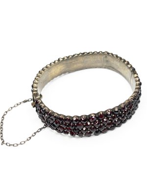 Granátový náramek