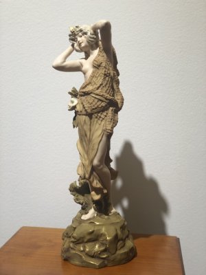 Ernst Wahliss, Stojící dívka