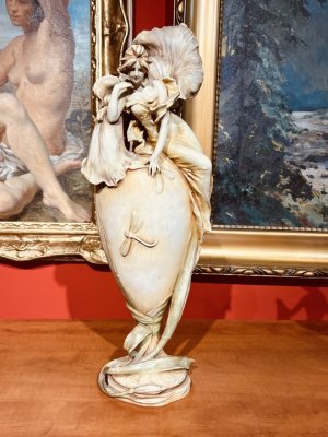 Amphora, secesní figurální váza