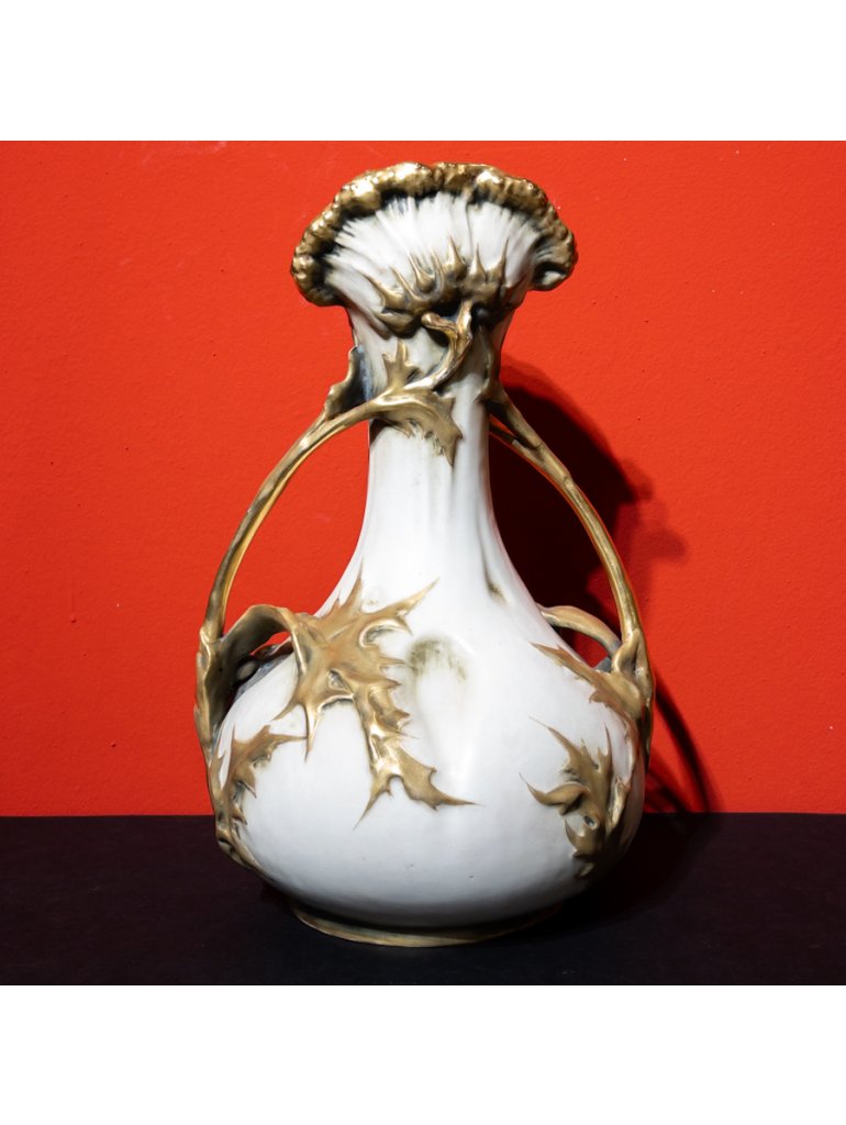 Amphora R.St.K., secesní váza s bodlákem