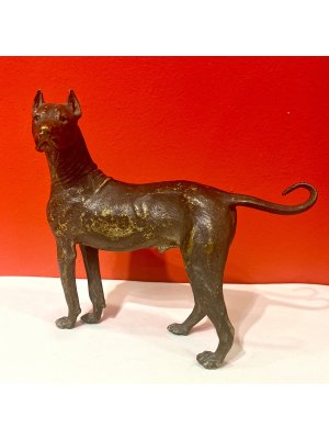Vídeňský bronz, stojící velký pes