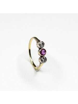 Zlatý prsten s brilianty a rubínem