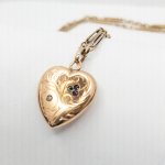 Starožitný zlatý náhrdelník se srdíčkem