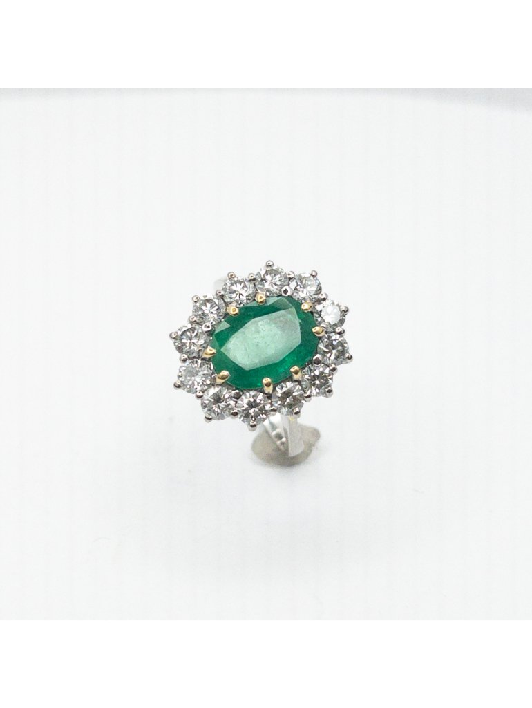 Briliantový prsten se zářivým smaragdem