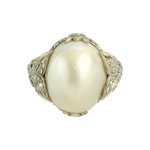 Platinový prsten s brilianty a půlperlou