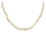 Perlový náhrdelník se zlatým zapínáním a brilianty