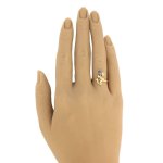 Zlatý secesní prsten s diamantem a safírem