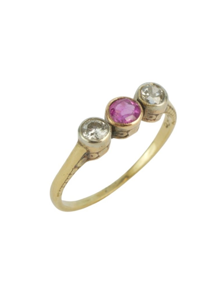 Zlatý prsten s brilianty a rubínem