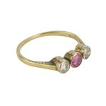 Zlatý prsten s brilianty a rubínem