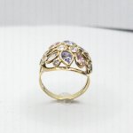 Zlatý prsten s ametysty, safíry a zelenými granáty