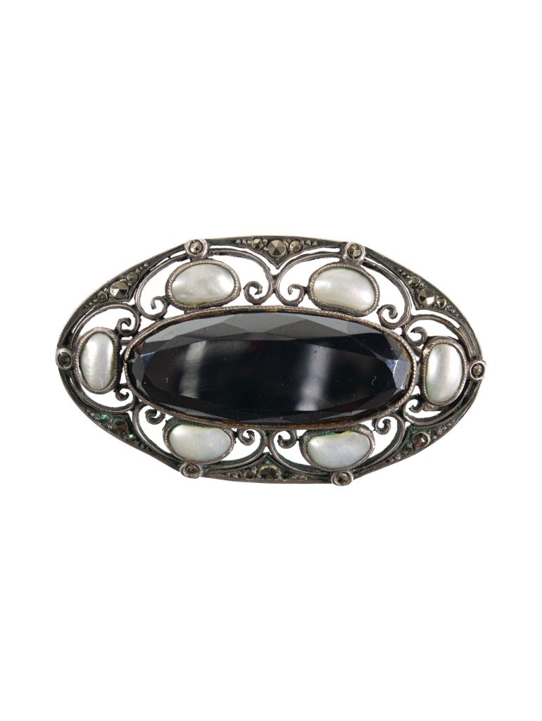 Theodor Fahrner, Secesní stříbrná brož