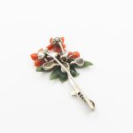 Zlatá brož s broušeným korálem, nefritem a diamanty