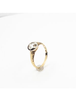 Starožitný zlatý prsten se solitérním diamantem