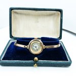 Starožitné zlaté náramkové hodinky  Le Parc